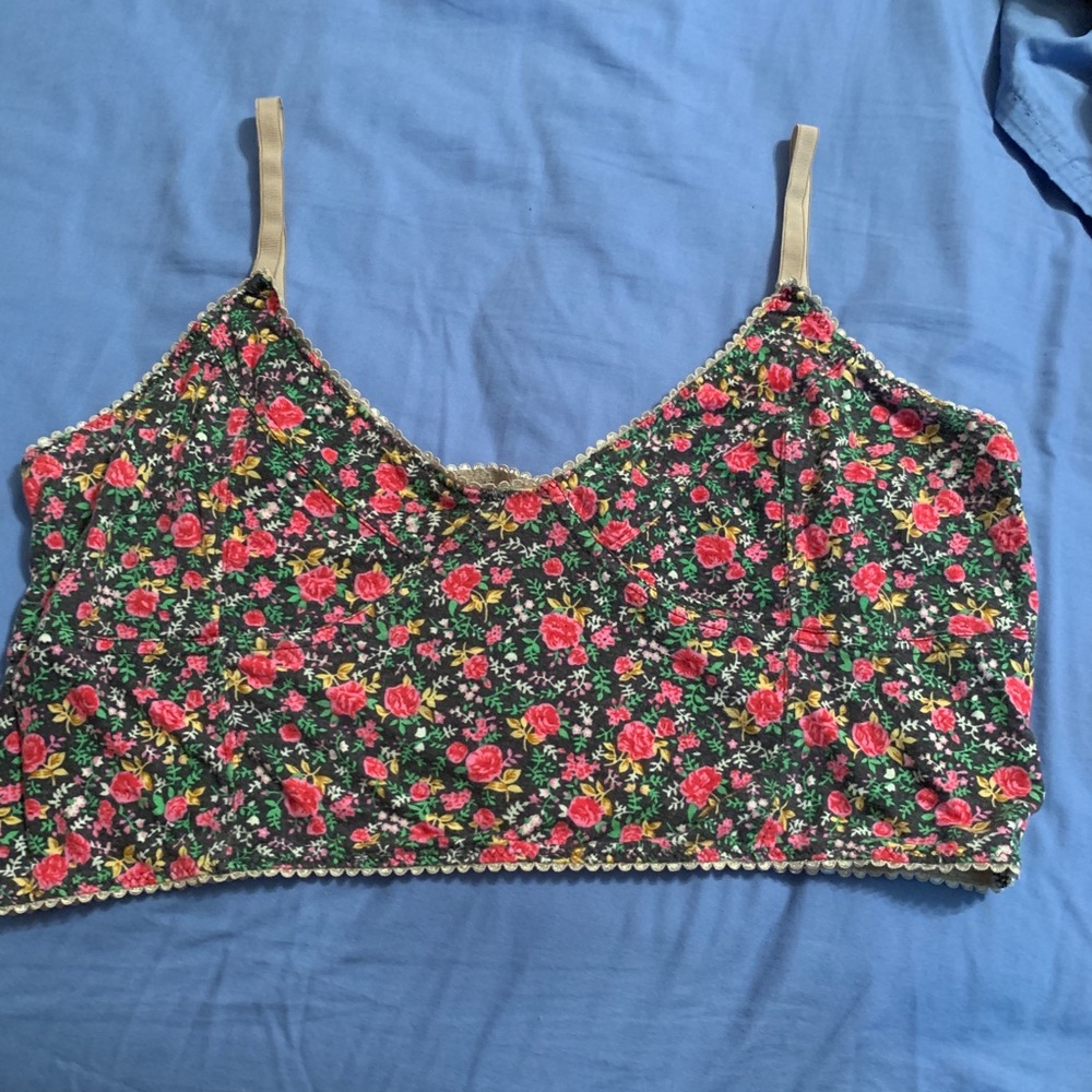 Rose patterned crop top
